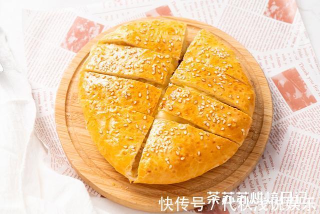 温开水|1个香蕉,1碗芝士,绵软拉丝的香蕉芝士饼就出炉啦