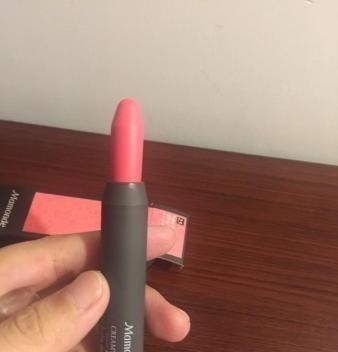 口红 千万不要看女孩子用过的口红,形状各异的杰作,能让你笑一天