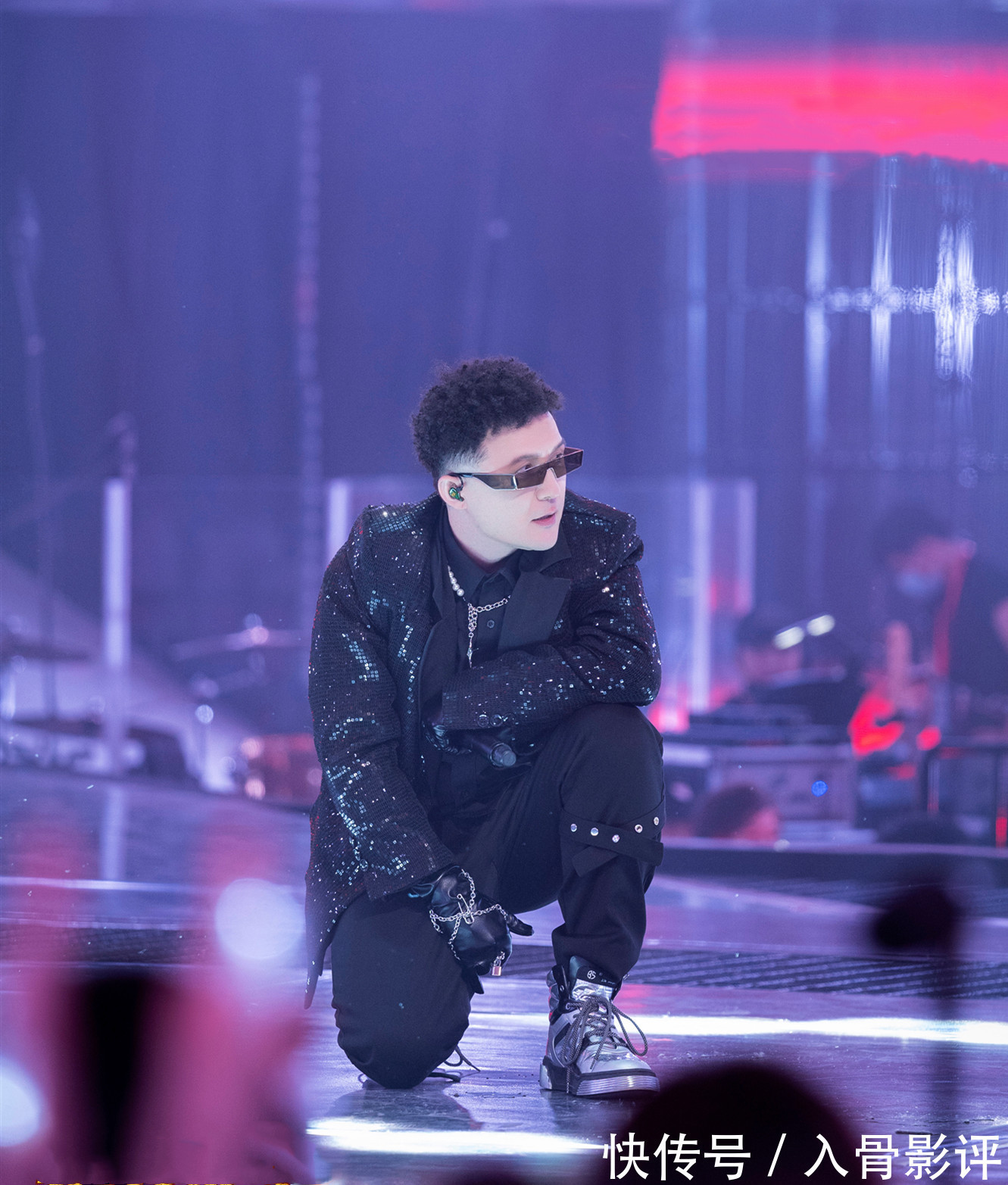 《追光吧》:哥哥們初舞臺(tái)夢(mèng)幻聯(lián)動(dòng),出現(xiàn)多位后起之秀