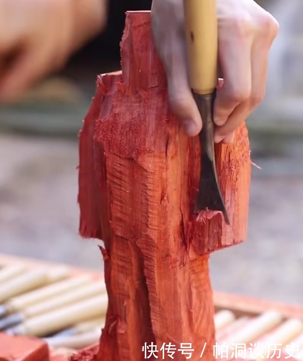 钢铁侠|手艺人木雕“钢铁侠”,开始:小学生水平?成品:别说,还挺帅!