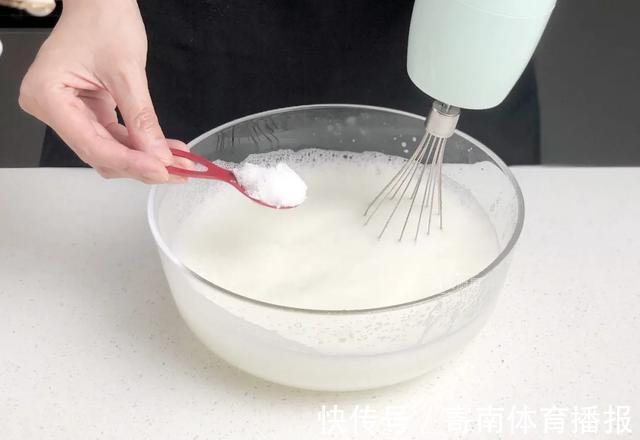 不用烤箱,一把平底锅就能做,店里一盒好几十,在家10块搞定一盘