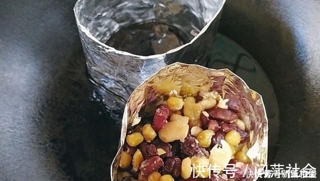 教你做营养又美味的早餐饼,10分钟就能搞定,不用揉面