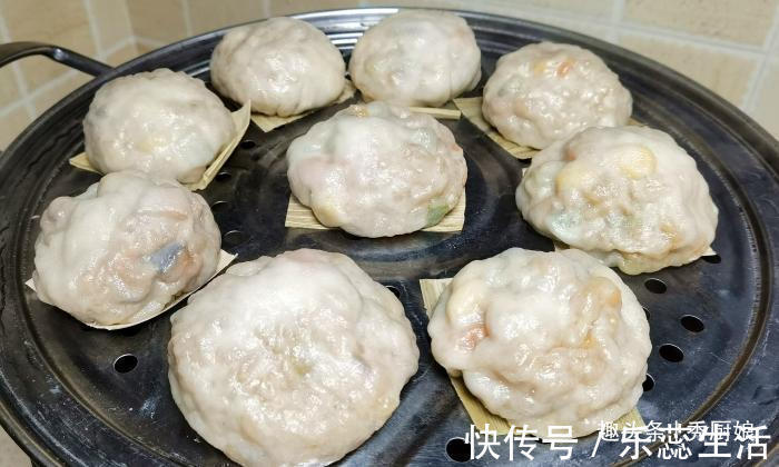 早餐|把剩米饭包进饺子皮里,出锅瞬间变美食,第一次见这种做法,真香