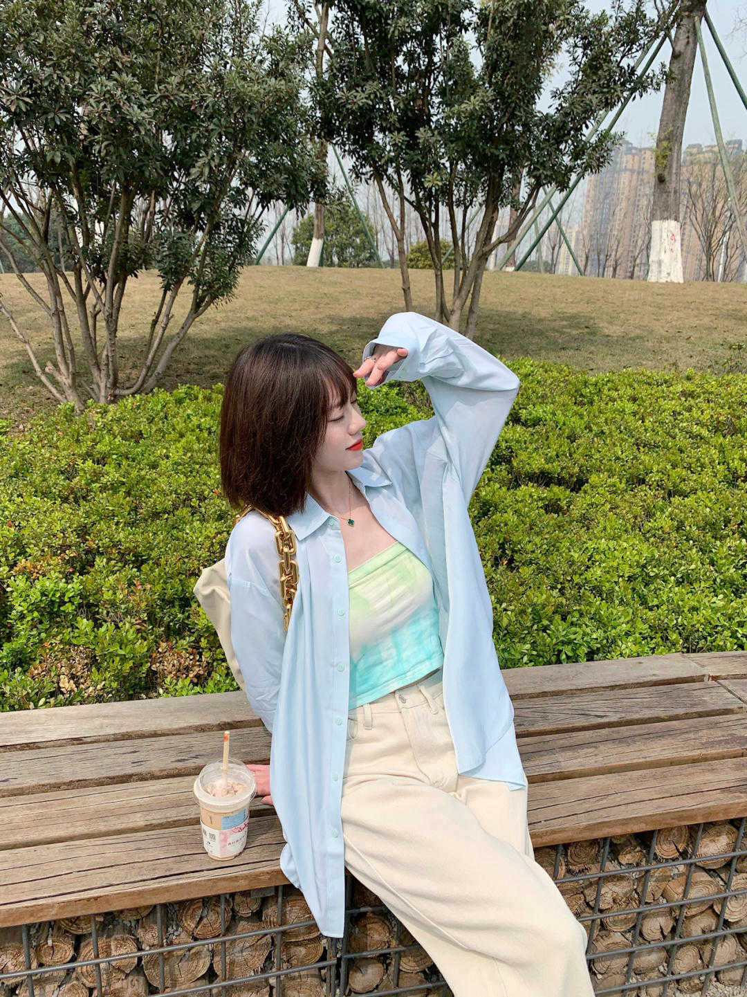 字裙|衬衫的“高级穿法”是这样的,优雅干练又有气场,实用又时髦