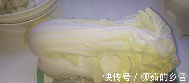 「醋溜白菜」秋天的白菜口感最佳，味道鲜美，清脆好吃！