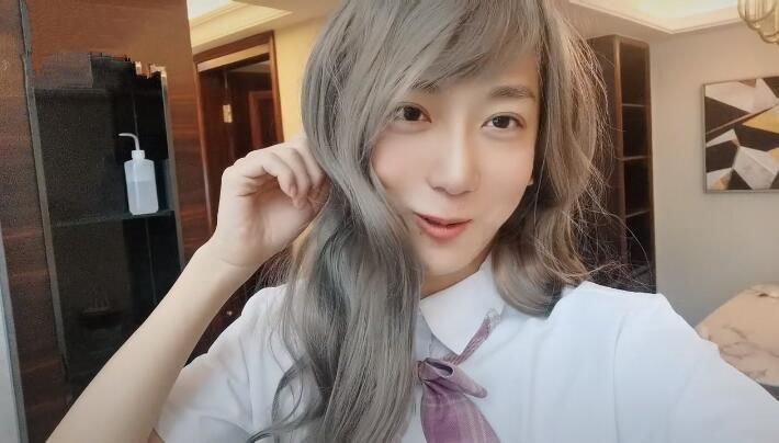 王者|王者荣耀最美女装大佬！酷酷的鑫又穿上JK短裙，而且还上街逛商场