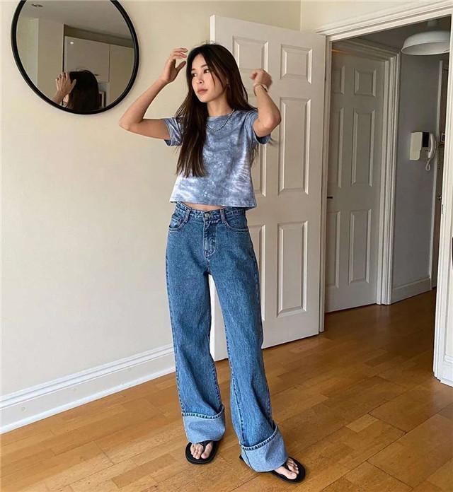 腰部 女人不要再把“衣角”塞裤子了,今夏流行这么穿,时髦显瘦又显高