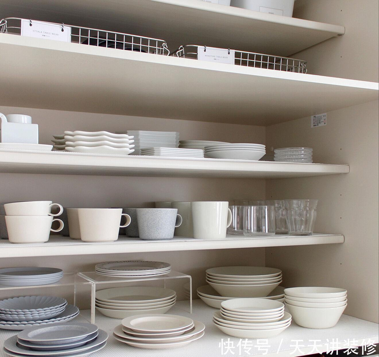 看完这个日本主妇的厨房收纳技巧，超级佩服，这也太整齐干净了