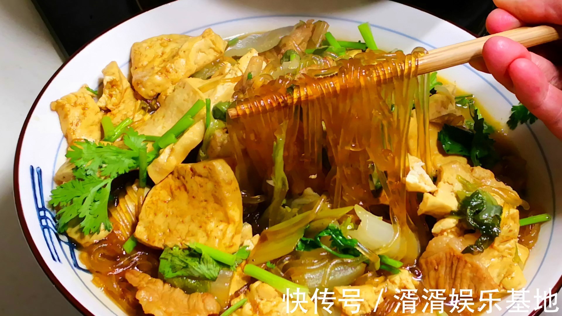 白菜炖粉条怎么做好吃原来有诀窍，教你饭馆的做法，太香啦！