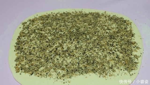 把花生芝麻做到馒头里,又香又软又美味,做法简单,孩子爱吃!