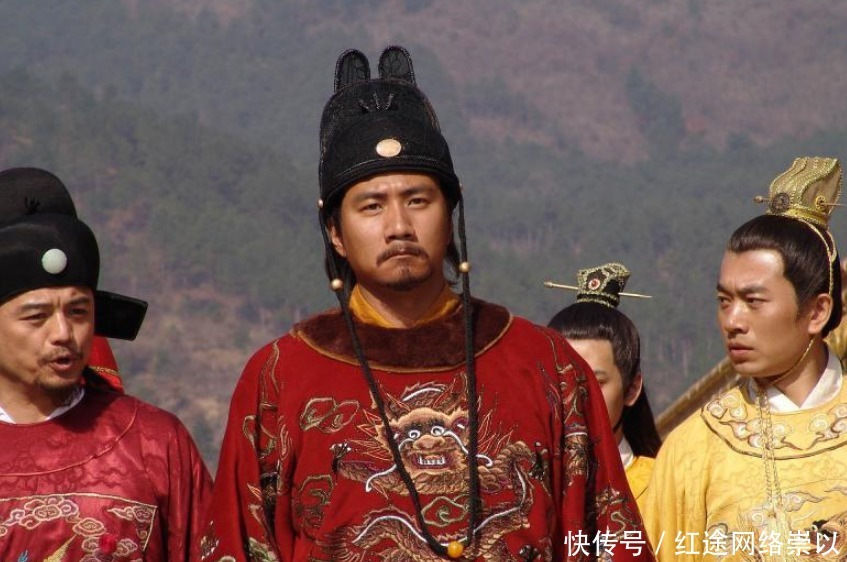 免死|皇帝要处死大臣,大臣:我有免死金牌,皇帝:你看反面写了啥