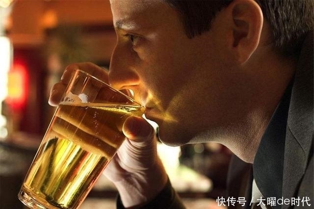 变化|男人长时间“滴酒不沾”,或许身体会有3个“变化”,别太晚知道