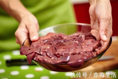 高血压患者|医生:4样食物易升高血压,高血压要少吃,不然吃再多药也白搭
