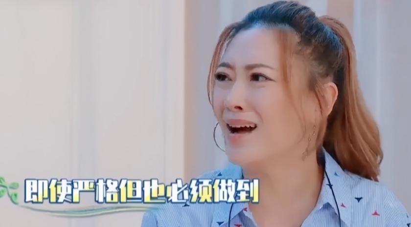 吃相|53岁陈小春翻菜惹争议,曾因喝粥被应采儿扇耳光,男人的吃相有多重要