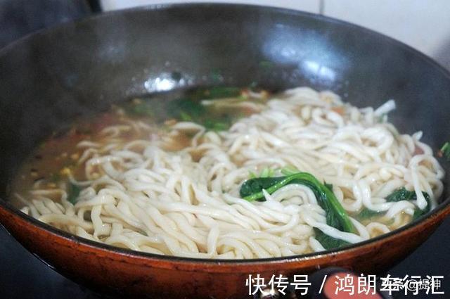 手擀面|自家的手擀面比外面的“香”,两碗还不解馋。这些细节做得到位