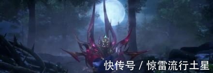 盔甲|斗罗大陆唐三吸收人面魔蛛，八蛛矛盔甲现身，眼神让人不寒而栗