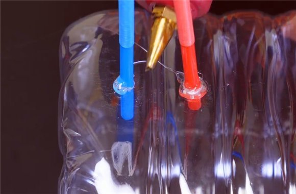 油桶|空油桶不要扔,在上面插两根吸管,放在阳台上,全家人都要抢着用