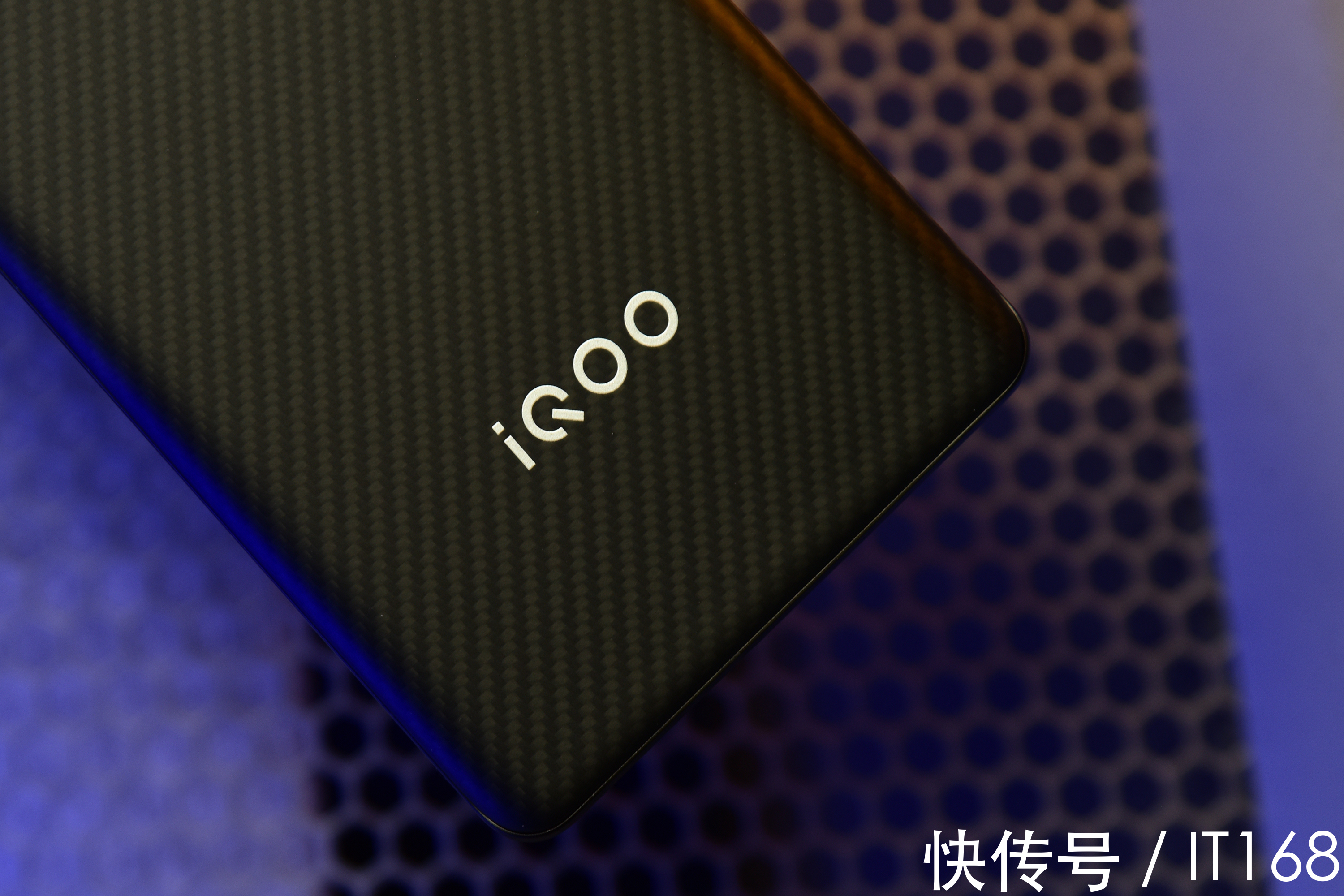 材质|iQOO 9 Pro赛道版开箱上手体验!