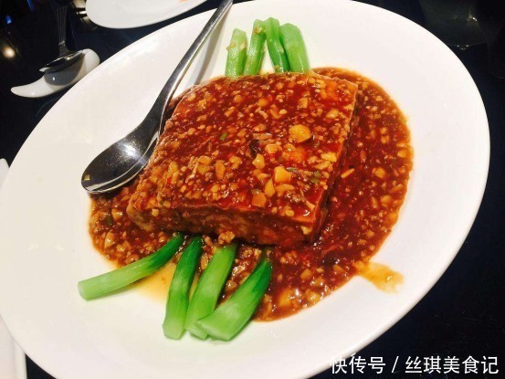 一家三口的晚餐，花几个小时做了四道菜，不吃完都舍不得放下碗