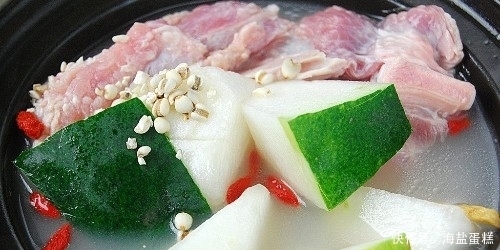 此瓜营养高,与海带同吃降血压,与鸡肉同吃消肿,与蘑菇同吃美容