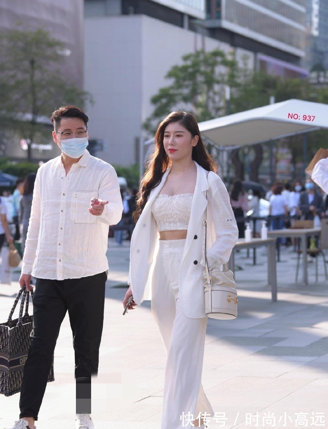 高级感 姐姐骨子里散发着高级感,简单休闲西装,无需配饰照样美