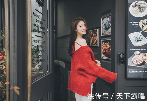 穿着 时尚活力的牛仔裤美女,身材更加纤细动人,展现青春随意的气息!