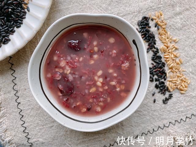 浸泡|黑米粥的正确做法,煮之前加一步,多加一种食材,比八宝粥还好喝