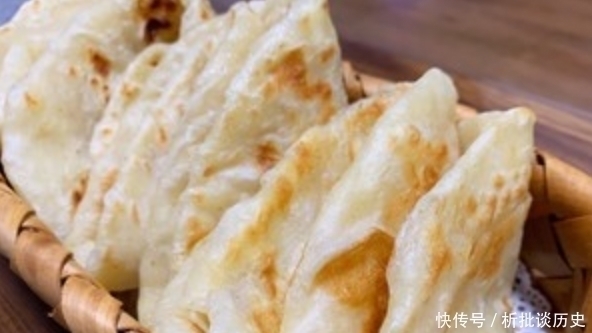 烙饼软怎么和面?开水烫或加鸡蛋,都不对!教你几种做法,太香了