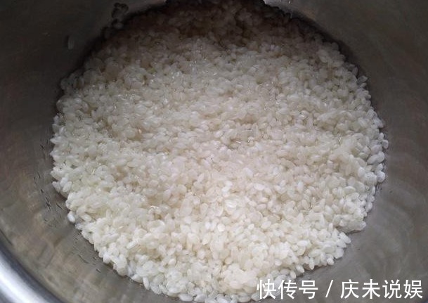 技巧|蒸米饭不要只懂加水，牢记2个技巧，蒸出的米饭更好吃，特别实用