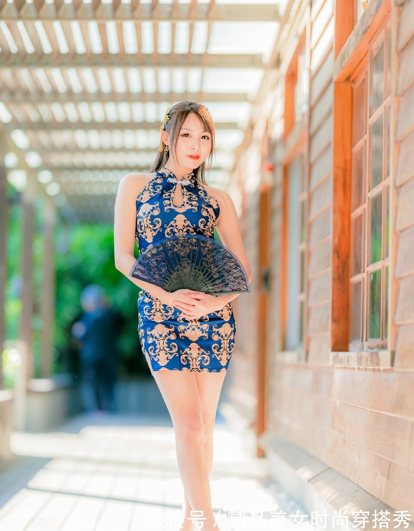 气质|温柔大气中的风韵——印花新式旗袍配白色高跟鞋,气质满满