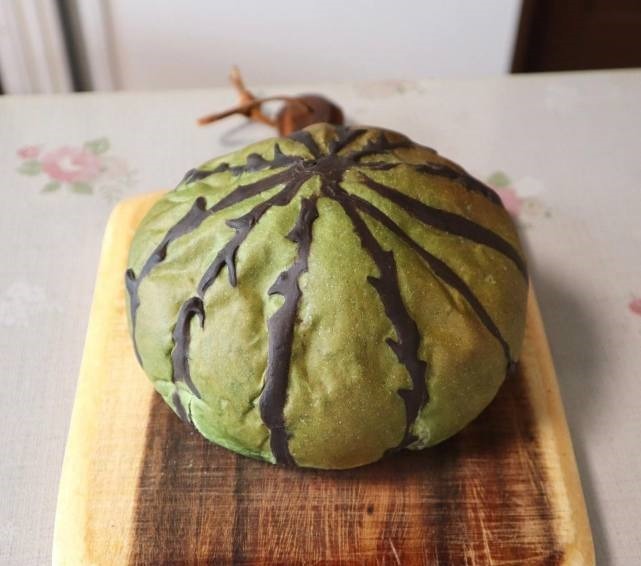 多啦日本网友制作龙猫面包切开有惊喜,网友:拜托要拿出来卖!