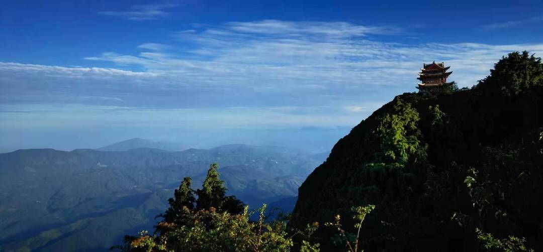 余光中|于丹峨眉山“重逢”李白,“文化大讲堂”带来跨越千年的乡愁