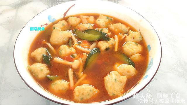 白玉菇|黄瓜别凉拌了,加一块鸡脯肉,简单一炖,汤鲜肉嫩,全家都抢着吃