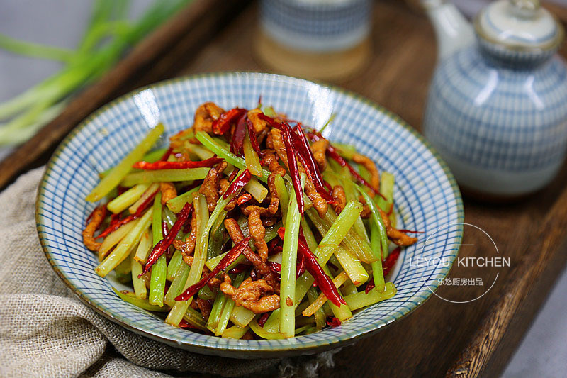 辛苦一天，下班好好吃顿饭，12道小炒，简单好做，拌米饭里吃很香