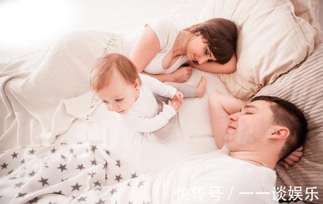宝宝|宝宝睡醒后是大哭还是自己玩耍？这种表现说明宝宝聪明，智商更高