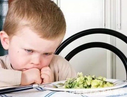 隔夜饭|饭桌上4种“坑娃”早餐,正在拖垮孩子脾胃,没营养还影响发育