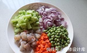 家常炒饭之咖喱炒饭,做法简单,美味营养,一道不错的小白菜谱