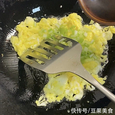 溏心煎蛋|黯然销魂蛋炒饭比卖的还好吃，简单易做味道棒