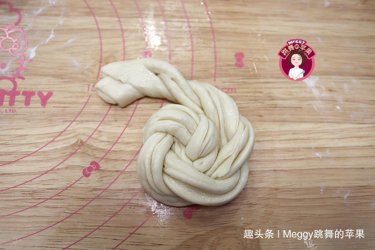 发面|教你做个绣球花卷，又白又嫩又暄软，发面多加一料，面团高又白