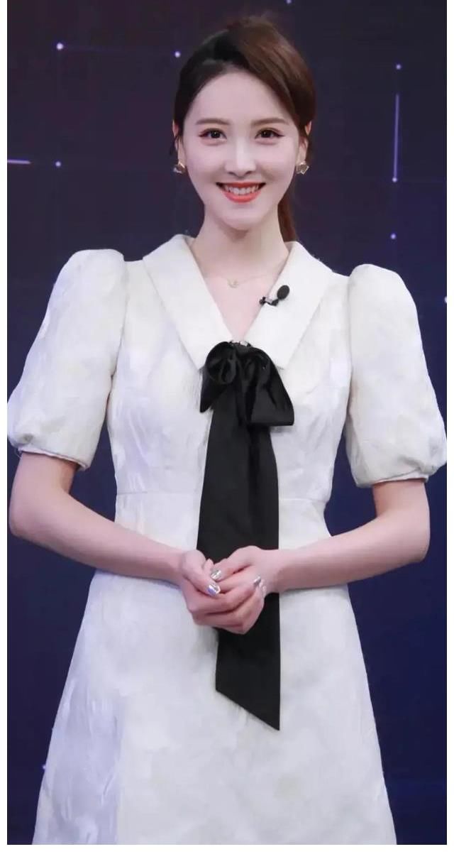 央视|央视女主持人李丹儿，青春甜美，实在是漂亮