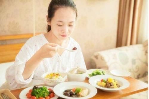 母乳“颜色”不同，营养价值会不会有变化？优质母乳是这种颜色