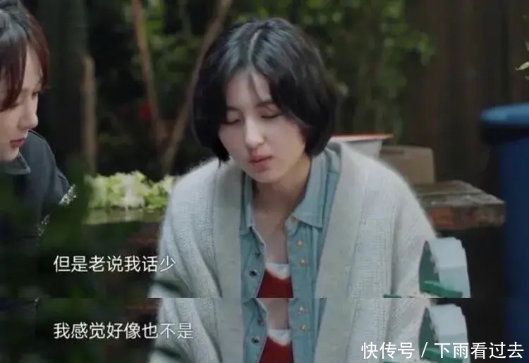 杨紫|杨紫张艺兴种树气氛微妙，我却只留意到她对何炅的举动，不服都难