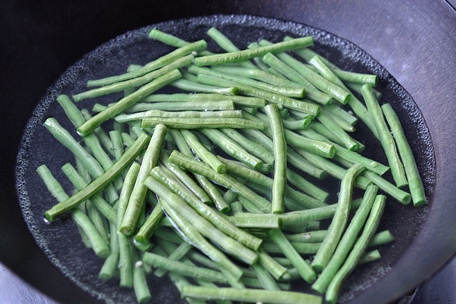 炒豆角|不焯水不能吃的四种蔬菜,很多人不懂,吃了肠胃不适