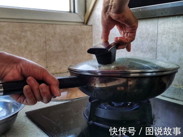 冀东人过年新习俗，炖肉升级改做酸菜冒肉，肥而不腻一人能吃一碗