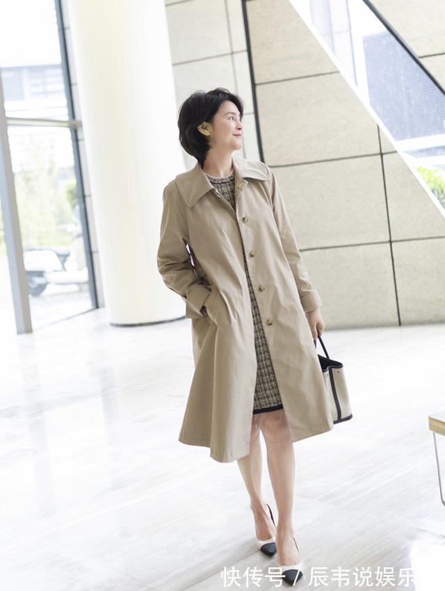 时尚 这位中年妈妈真会穿,她的“4件外套”很时尚!详细穿搭干货附上