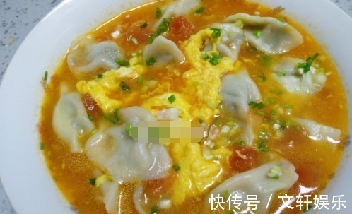 饺子别再用白开水煮了，像我这样煮出来的饺子格外有味道，特好吃