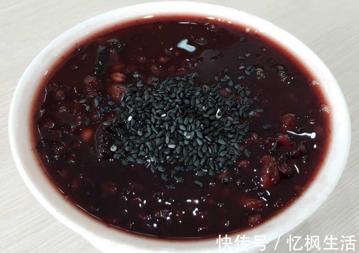 益智|每天來一碗五黑湯，補腎補血效果佳，還益智健腦、養發，不喝太虧