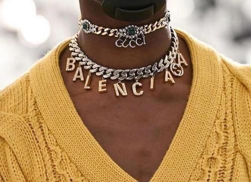 巴黎世家“抠图”长城作背景遭吐槽！网友：模特都被P变形了