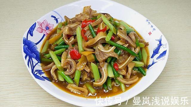 酸菜炒猪耳|让舌尖痛快的美味！教你营养好吃的酸菜炒猪耳，一起来享受美食吧