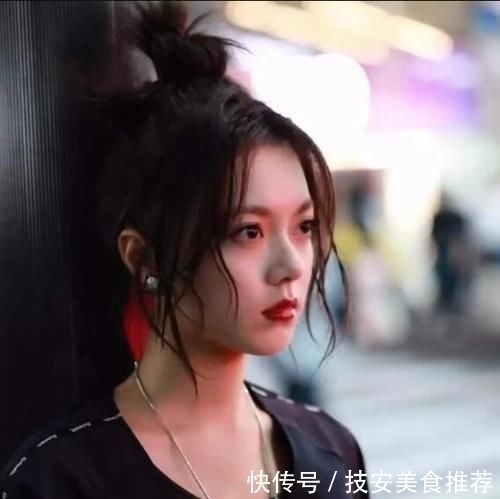 女生别再披头散发了,2020年流行这4种扎发,不挑脸型,谁扎谁美